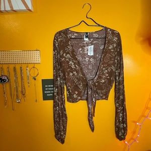 long sleeve tie front crop top